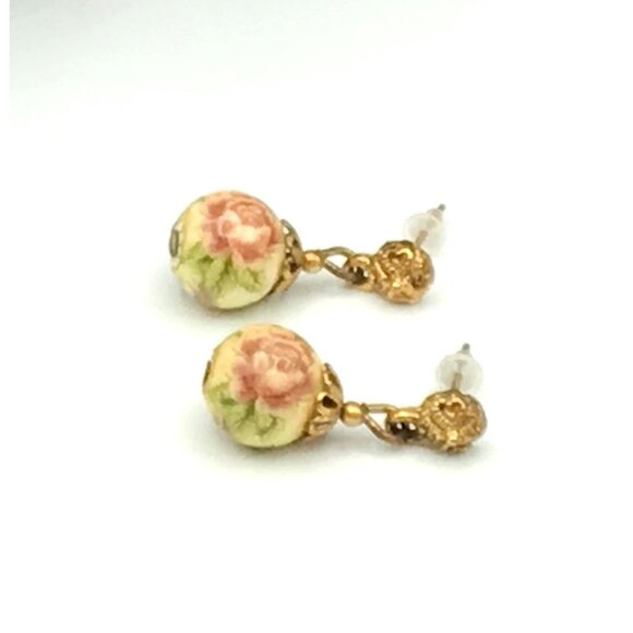 Vintage Floral Resin Drop Earrings With Gold-Tone Accents - Picture 1 of 4